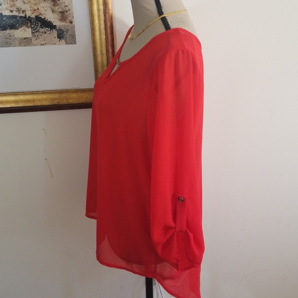 Sheer Red Top Button -Tap sleeves High low size L - Picture 2 of 8